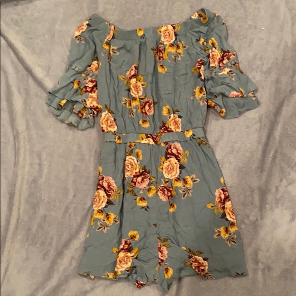 Blue floral romper (size Small) - Picture 4 of 4